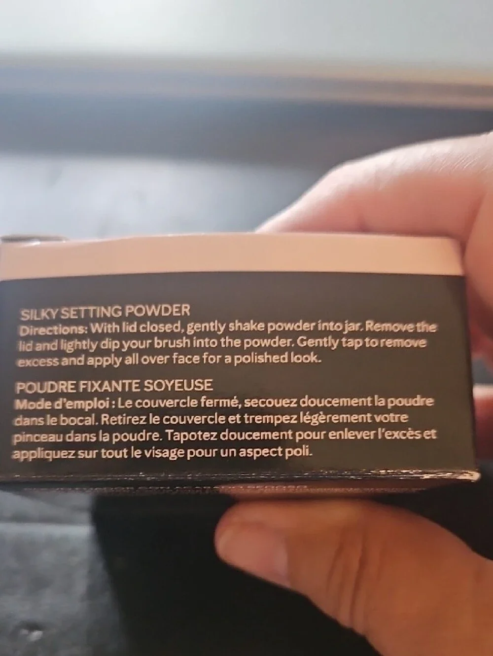Mary Kay Silky Setting Powder - Light/Med Beige